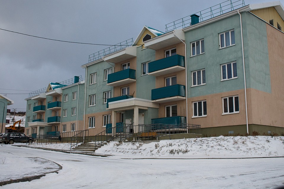 Квартиру в этом новом доме дали молодой семье. Автор фото : Семен ГОРСКИЙ.