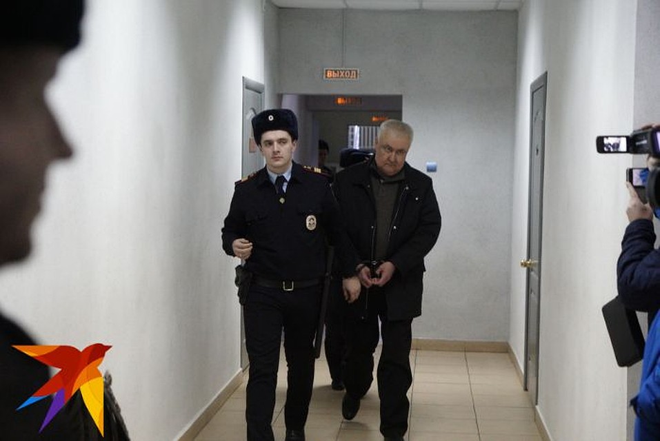 В зал суда Алексея Миронова доставили в наручниках. Фото: Алексей БУЛАТОВ