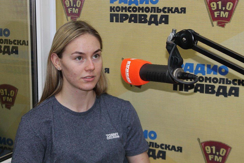 Антонина Скоробогатченко в студии радио "Комсомольская правда" Фото: Евгения ХИЛЬКО