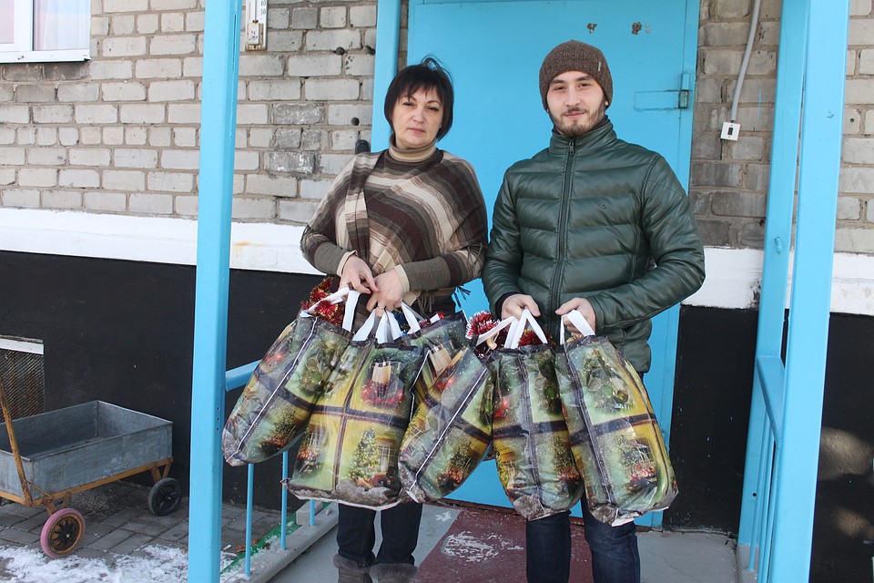 «Комсомолка» отвезла новогодние подарки дому ребенка в Макеевке Фото: Никита МАКАРЕНКОВ, Павел ХАНАРИН