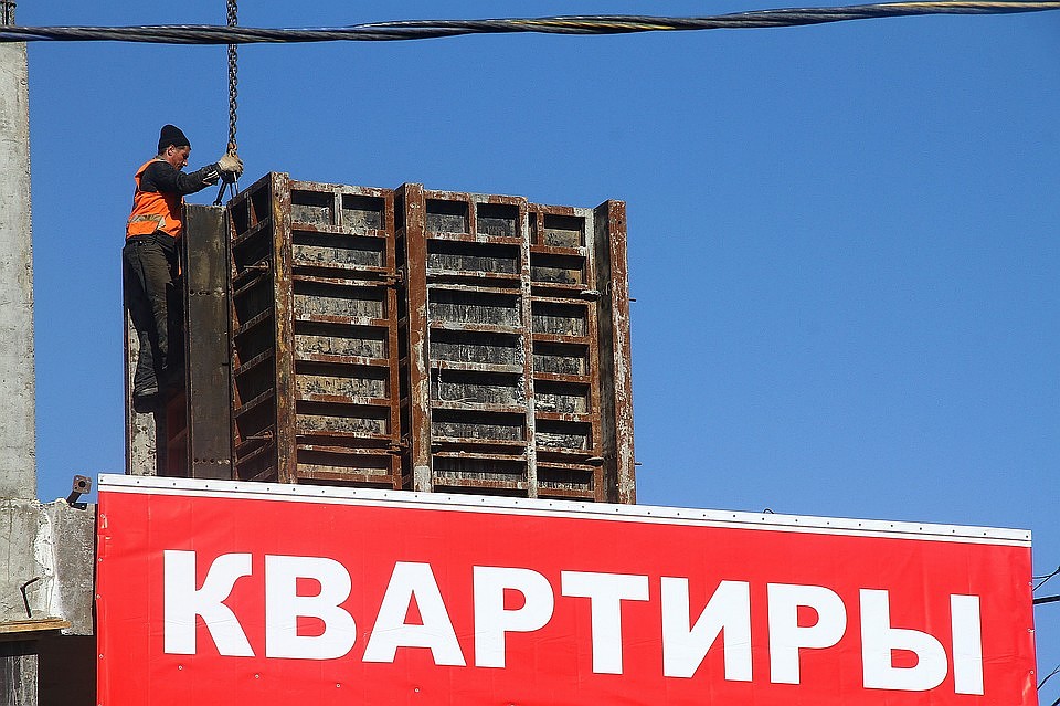 Больше никаких платежей застройщикам до того момента, как дом сдан Фото: Роман ИГНАТЬЕВ
