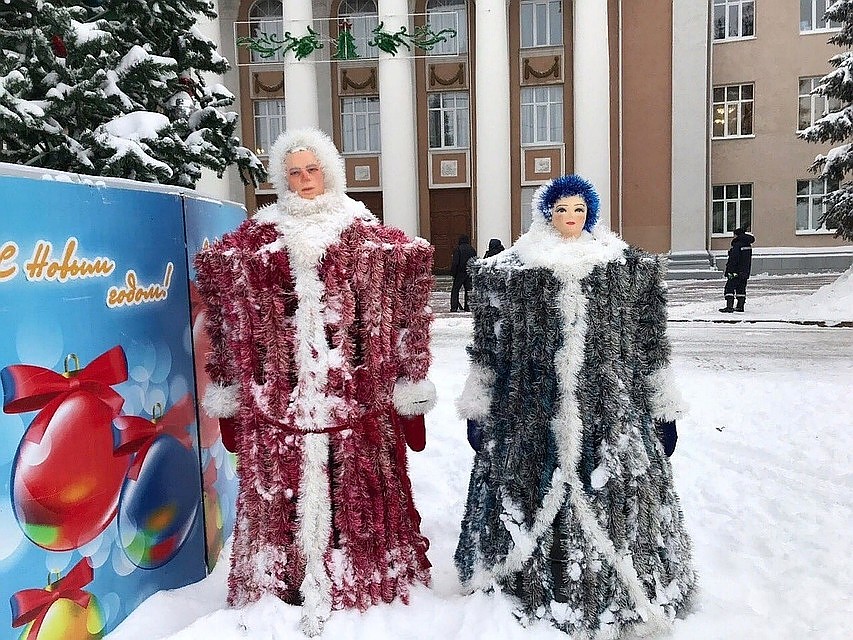 Криповые Дед Мороз со Снегурочкой. Фото: соцсети
