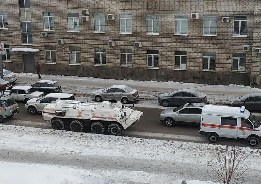 Пробки в Саратове приходилось растаскивать БТР Фото: Александр Уриевский