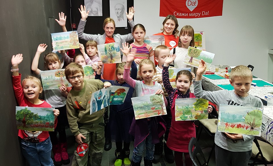 В Смоленске дети учились технике «правополушарного рисования» Фото: материалы пресс-служб