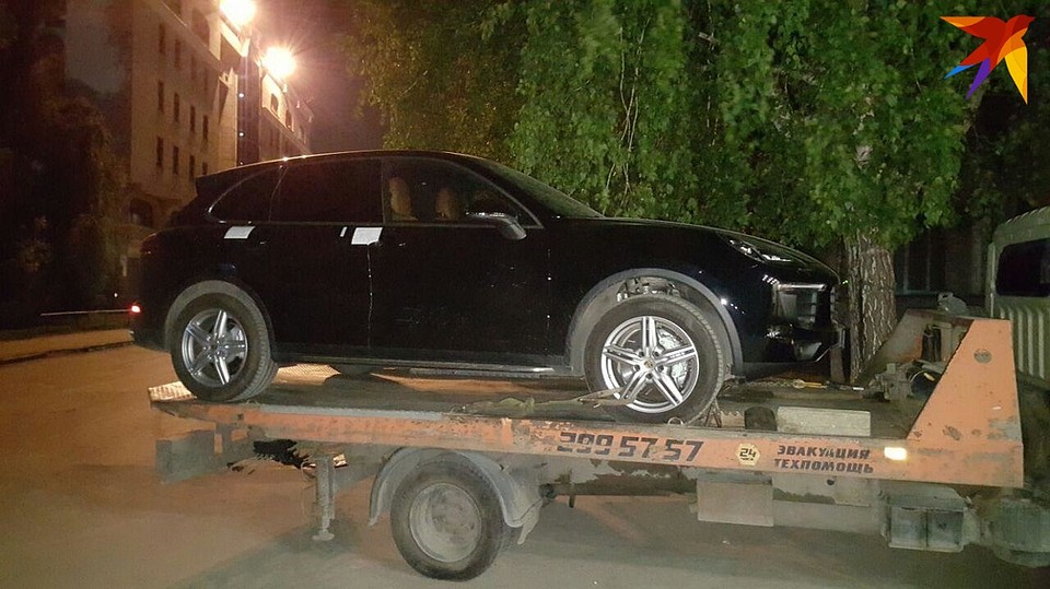 Новенький Porsche Cayenne стоимостью 6 миллионов рублей.