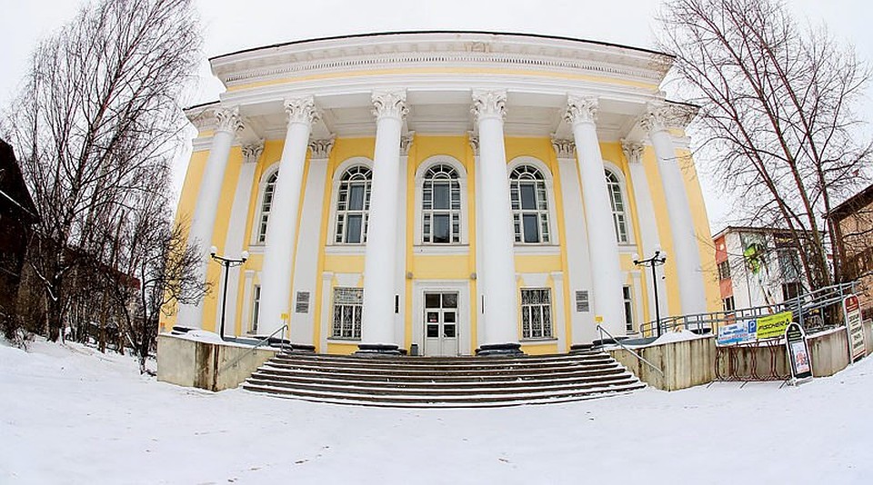 Парадный подъезд будет отремонтирован. Фото: www. ulr.karelia.ru