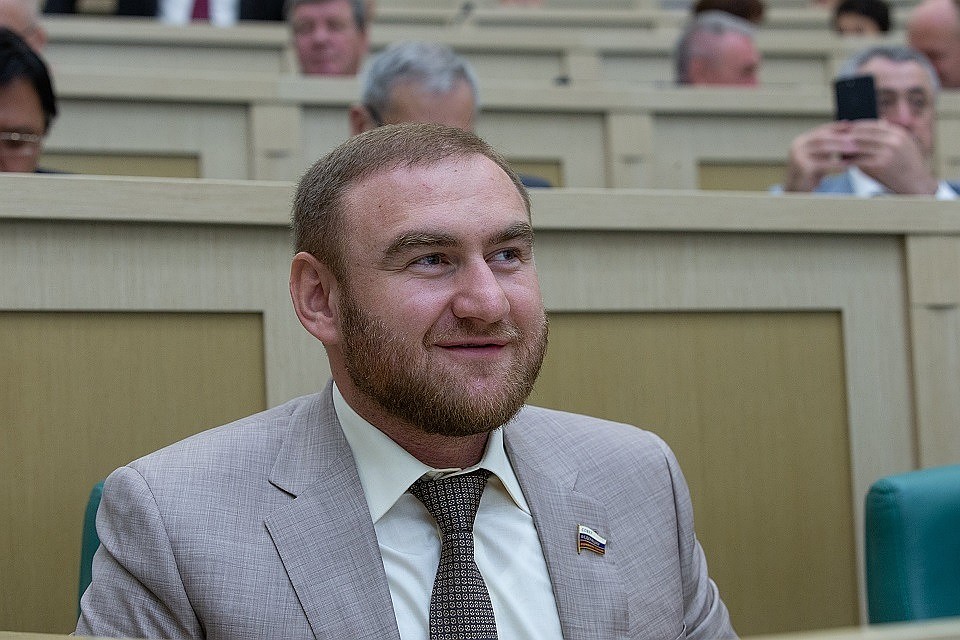 Сенатора Арашукова задержали по подозрению в заказных убийствах и других тяжких преступлениях 30 января. Фото: пресс-служба Совфеда РФ