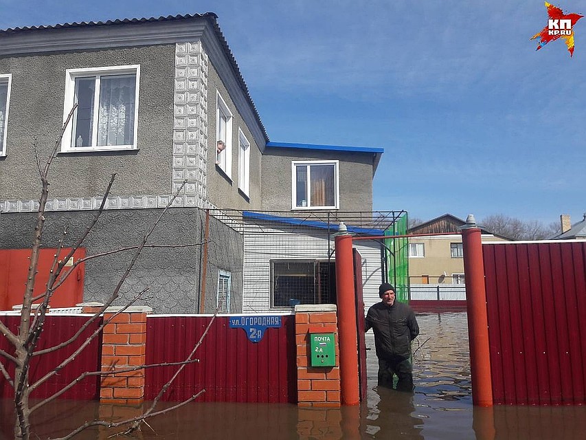 Дом Нины Эрнестовны во время прошлогоднее половодья. Фото: Анна ГРЕБЕНКИНА