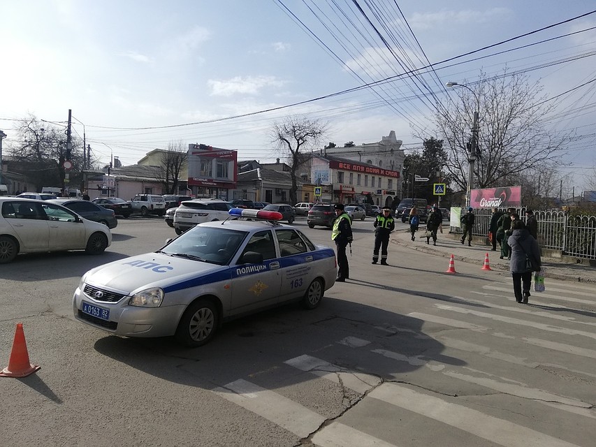В городе работают эвакуаторы и патрули ГИБДД, Фото: Анастасия КУРДЮКОВА