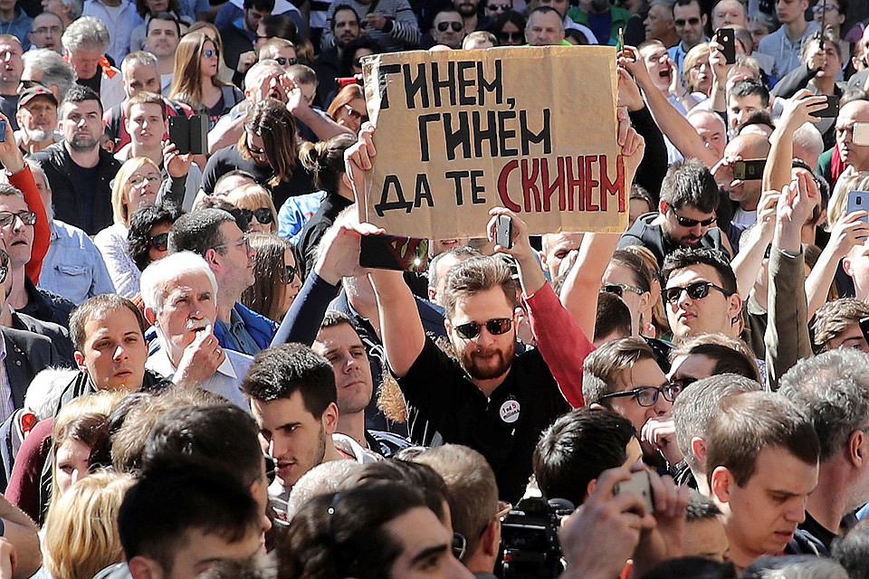 Протестующие сербы требуют свободы. Фото: REUTERS