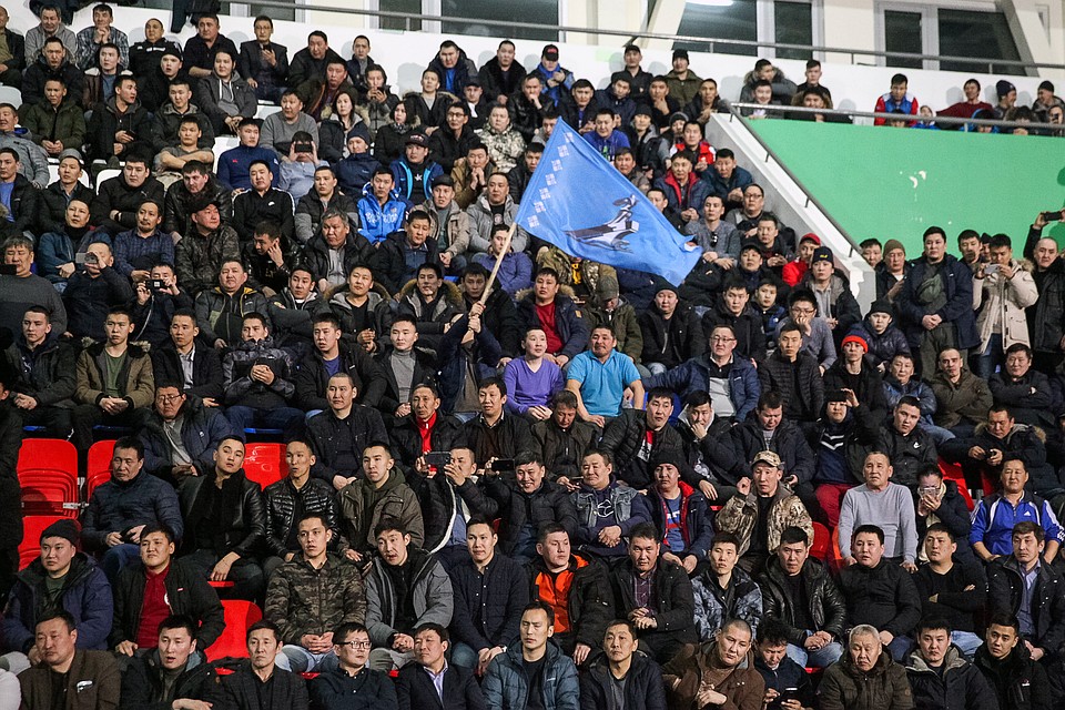 Жители города во время встречи с властями Республики Саха во дворце спорта "Триумф", посвященной вопросу незаконной миграции. Фото Вадим Скрябин / ТАСС