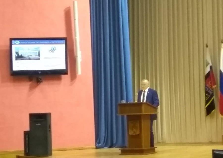 Юрий Галдун считает, что сокращение численности сотрудников администрации на 20% стимулирует других работников администрации. Фото: Дарья КЛОПОВСКАЯ
