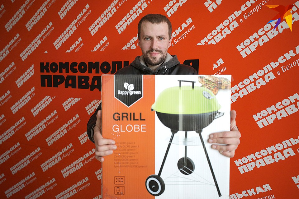 Литвинов Иван Григорьевич из Могилева стал счастливым обладателем гриля. Фото: Святослав ЗОРКИЙ