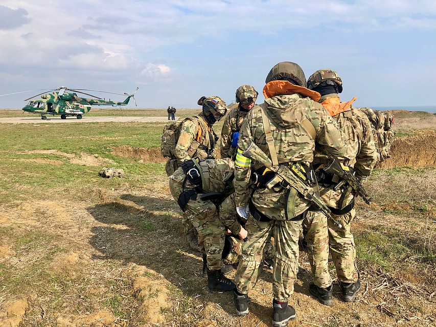 Военнослужащие провели учение на мысе Опук. Фото: пресс-служба Погрануправления ФСБ РФ по РК