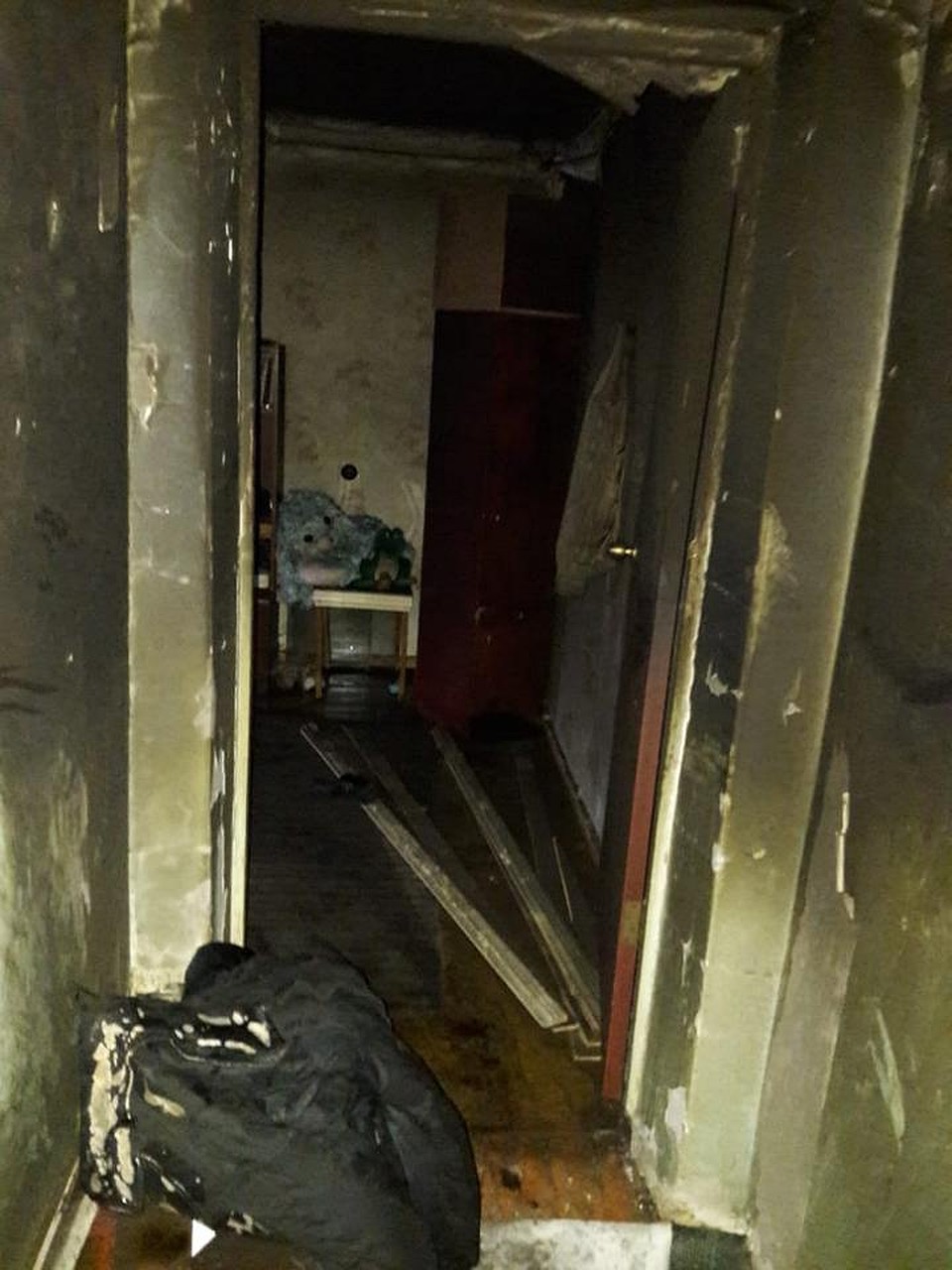 Пожар в жилом доме в Комсомольске-на-Амуре: огонь унес жизни четверых человек Фото: СУ СК России по Хабаровскому краю