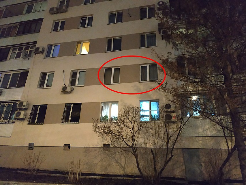 Полицейские опечатали квартиру, в которой произошла трагедия Фото: Антон ЧЕРЕПОК