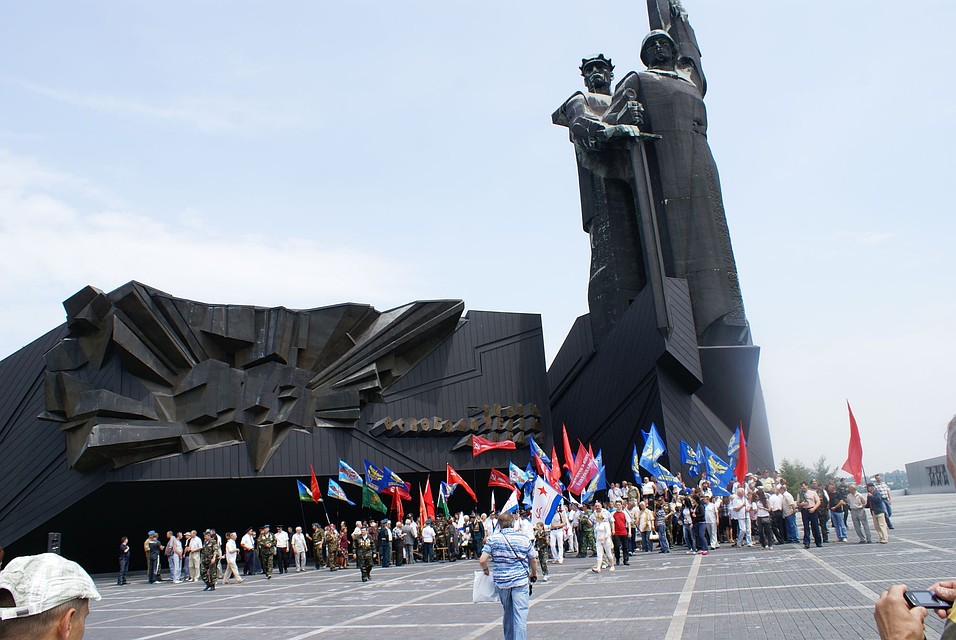 Тот самый митинг военных в запасе, с которого началось активное противостояние бандеризации Донбасса. Фото: личный архив С.Рязанцева