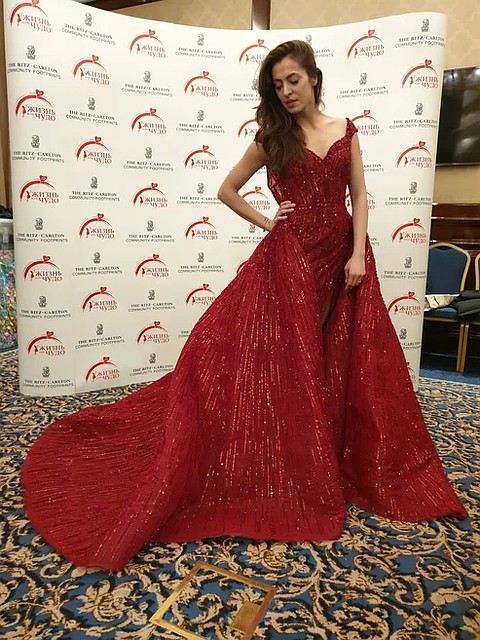 Балерина Анастасия Меськова в платье "Мисс Россия" Фото: пресс-служба фонда "Жизнь как чудо"