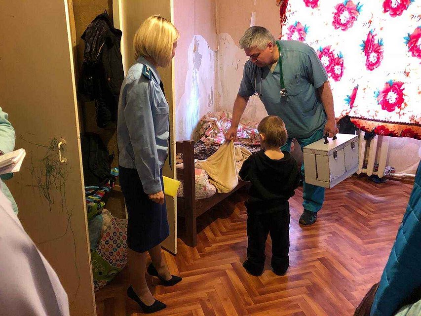 Пока детей забирали мать рожала третьего Фото: Прокуратура Липецкой области