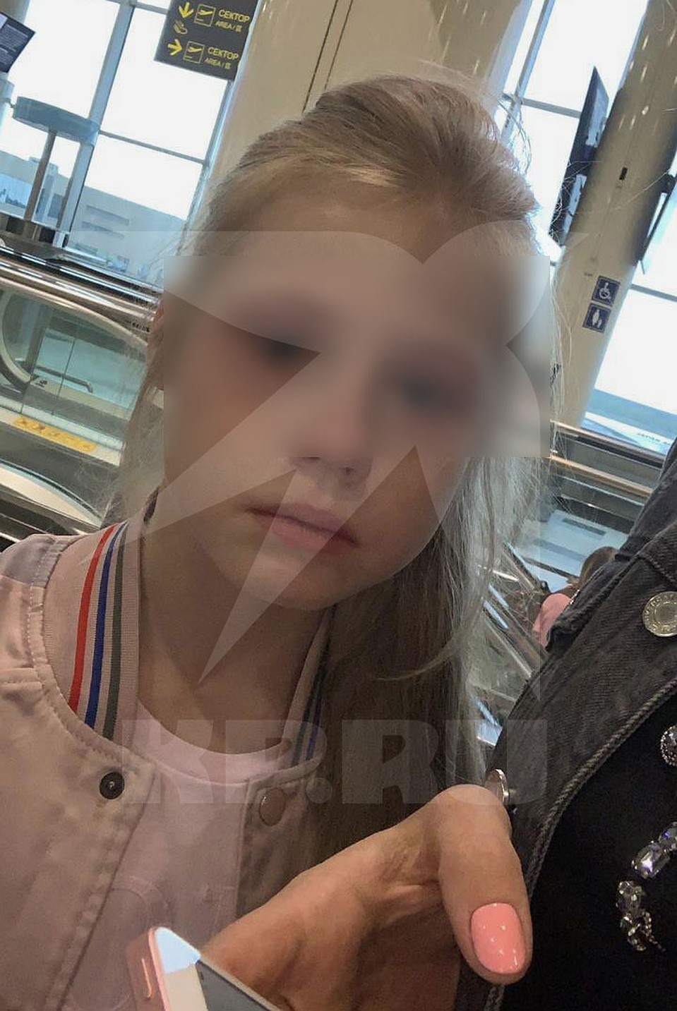Дочь футболиста Глушакова расплакалась в аэропорту, когда узнала о выходке отца. Фото: личный архив Дарьи Глушаковой