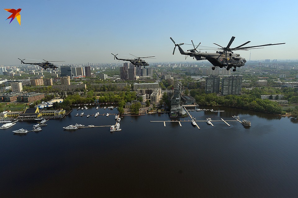 Над рекой Москвой Фото: Владимир ВЕЛЕНГУРИН