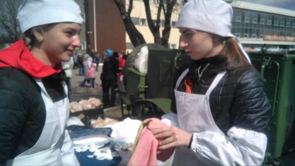 Солдатская каша пошла на ура Фото: Мария МИШКИНА