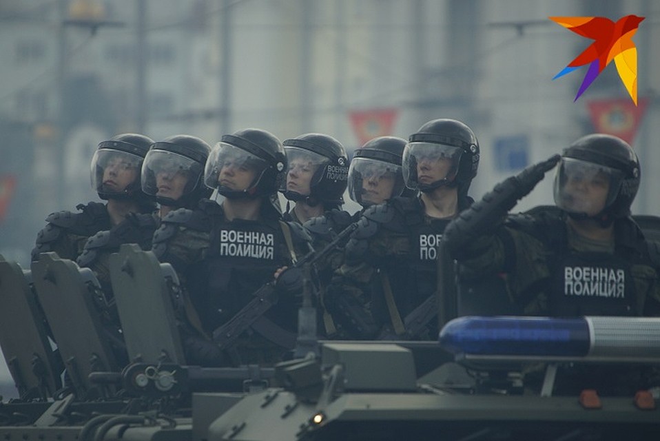 По площади проехала военная полиция ЦВО Фото: Галина Соловьева