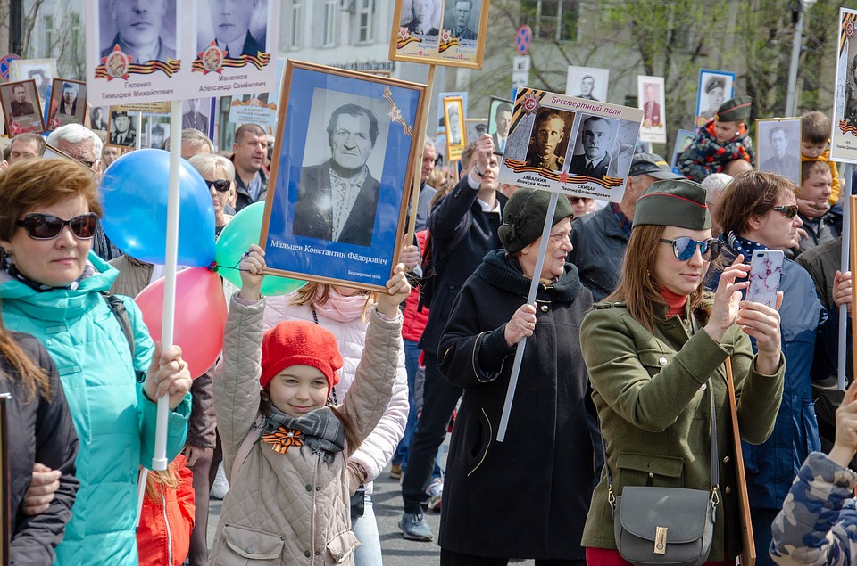 Многие из участников акции не так давно впервые пошли в школу. Фото: Элина ОГАНЕСЯН