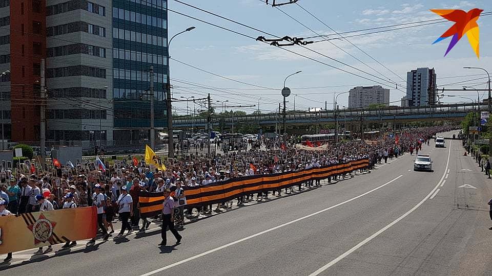 Колонна пока растянулась на несколько километров. Фото: Екатерина СИМОХИНА