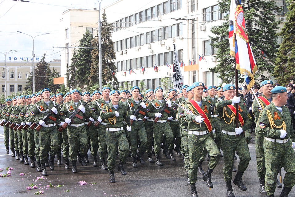 Парад Победы в Донецке 2019 – тысячи жителей Республики съехались на праздник с разных городов Фото: Никита МАКАРЕНКОВ, Павел ХАНАРИН
