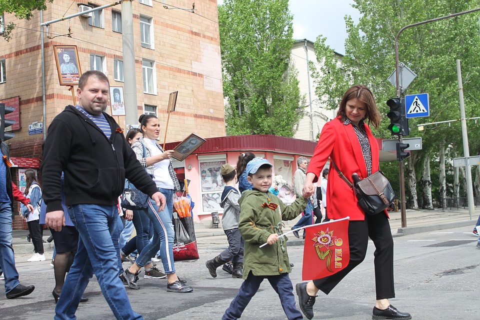 Бессмертный полк в Донецке 2019 собрал десятки тысяч людей Фото: Никита МАКАРЕНКОВ, Павел ХАНАРИН