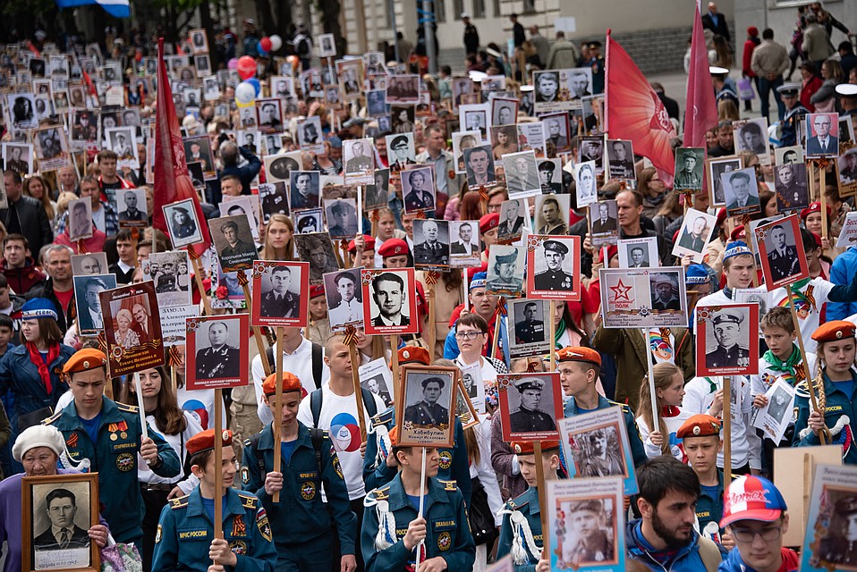 Бессмертный пол в этом году собрал 55 тысяч человек Фото: Анна САДОВНИКОВА