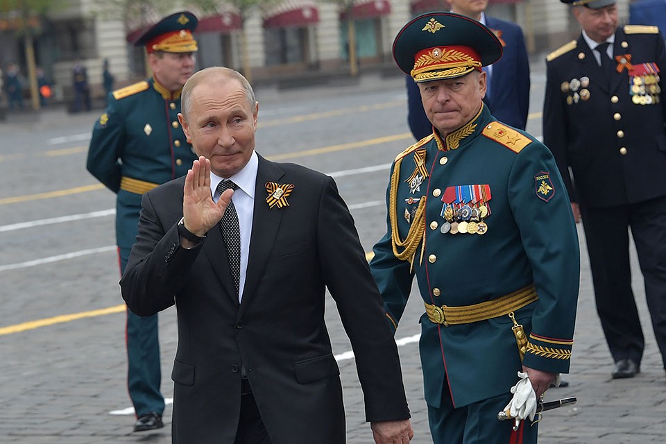 Владимир Путин на Параде Победы Фото: Владимир ВЕЛЕНГУРИН
