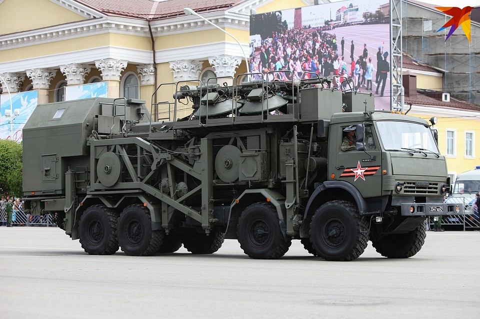 Военная техника особенно впечатлила детей Фото: Дмитрий АХМАДУЛЛИН