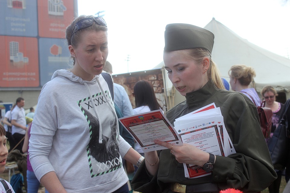 Сотрудники Центральной городской библиотеки помогали искать сведения о дедах и прадедах, не вернувшихся с войны Фото: Анастасия МАШКАЛЕВА