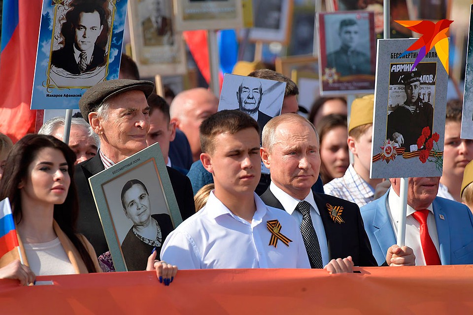 Президент России - в рядах Бессмертного полка Фото: Владимир ВЕЛЕНГУРИН