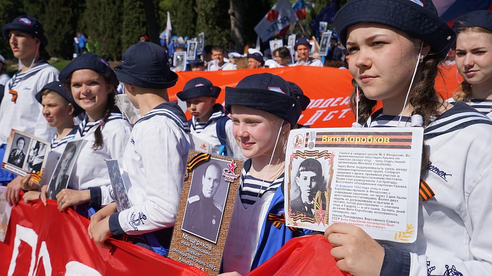 Колонна "Бессмертного полка" объединила больше 3000 детей из 58 стран мира. Фото: Олег МЫЛЬНИКОВ
