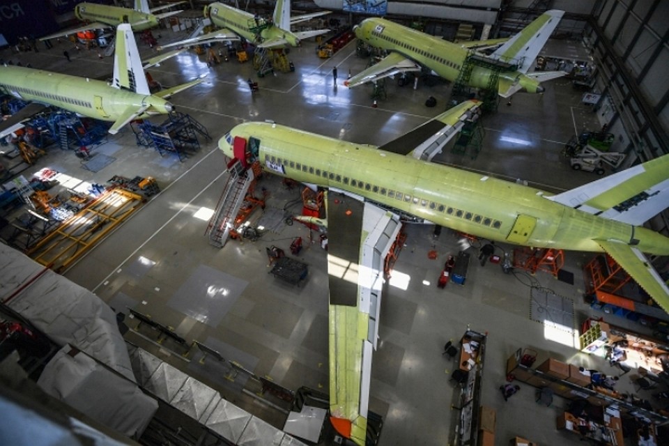 Сборка самолетов Sukhoi Superjet 100. Расследование произошедшего 5 мая продолжается, эксперты выдвигают разные версии Фото: Виктор ГУСЕЙНОВ