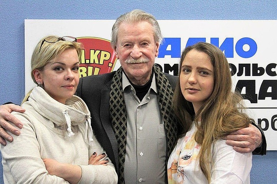 Возможно в любовном треугольнике скоро будет пополнение. Фото: Иван ЛЕВИ