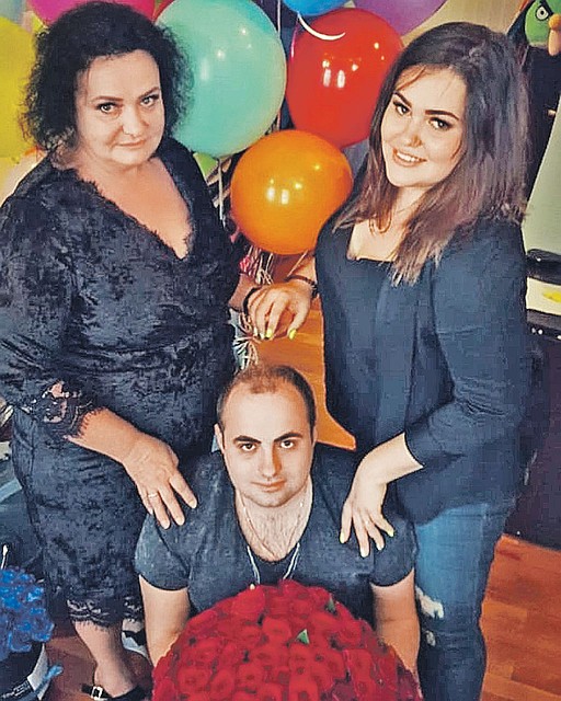 Первая жена Пригожина Елена с их общими детьми: 30-летним Дмитрием и 22-летней Данаей. Фото: instagram.com/danaya_prigozhina