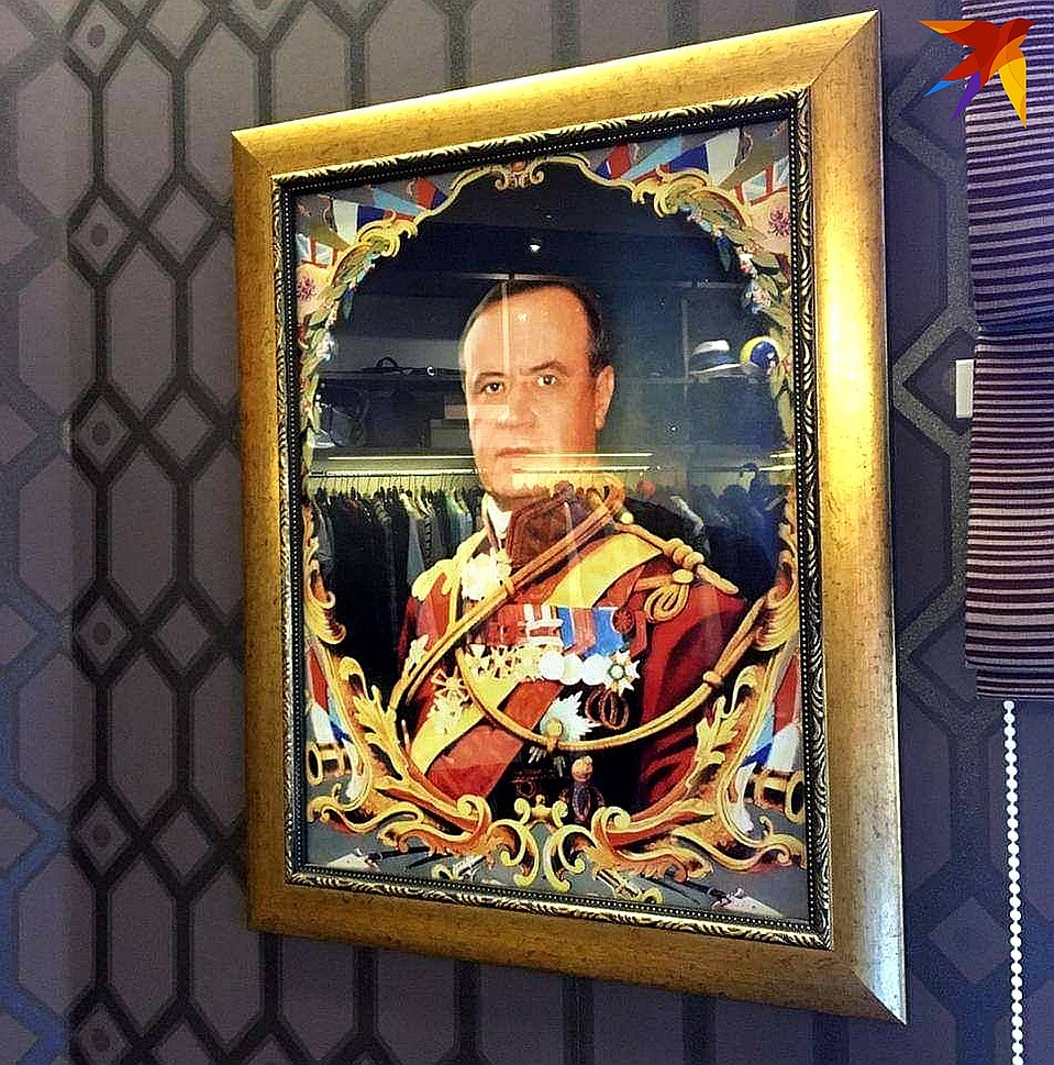 На стенах - картины Фото: соцсети