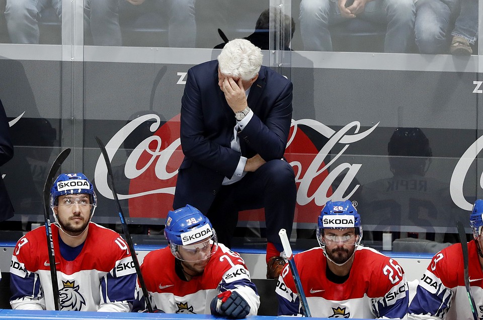 Наставник сборной Чехии был сдержанным на эмоции иногда. Фото: REUTERS