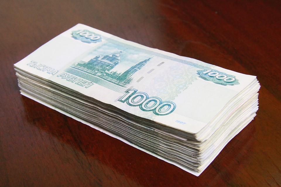 Предоставлять сведения о своих доходах, а также членов семьи, главы и депутаты органов местного самоуправления обязаны по закону Фото: Олег УКЛАДОВ