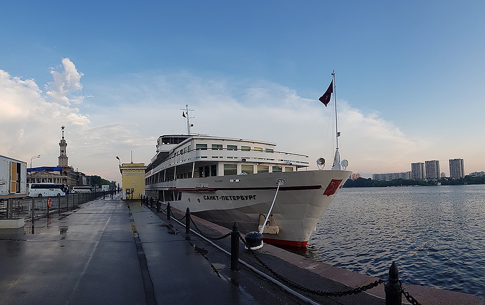 Компания «Водоходъ» предлагает путешествие на модернизированном теплоходе «Санкт-Петербург» Фото: Алиса ТИТКО