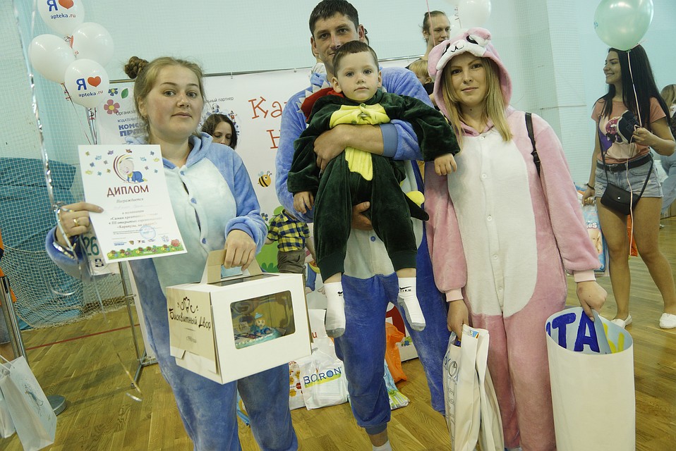 Подарочные пакеты весили больше, чем наши чемпионы. Фото: Алексей БУЛАТОВ