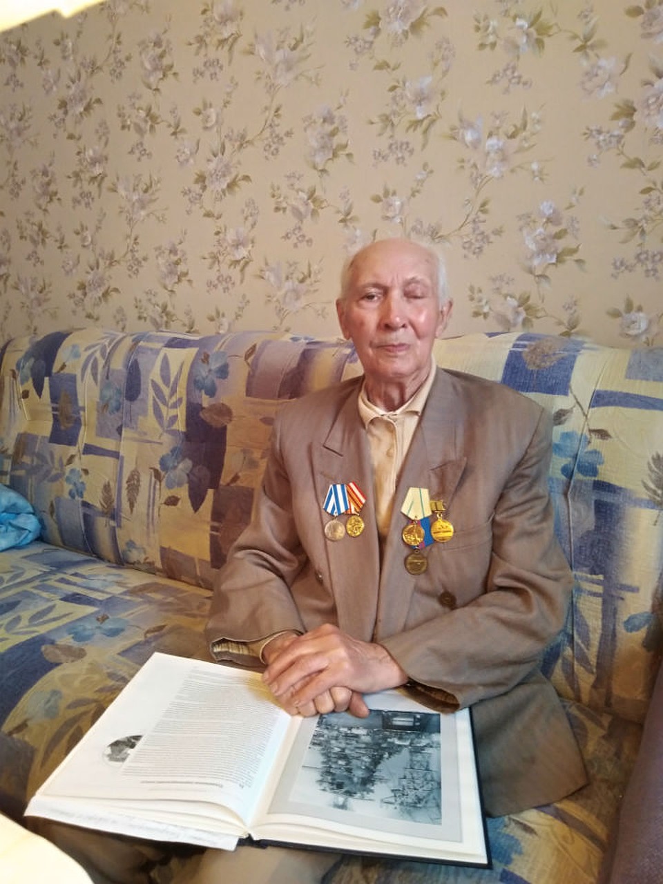 Николай Спиридонов - старейший судостроитель Балтийского завода. Фото: Алена ЧИЧИГИНА