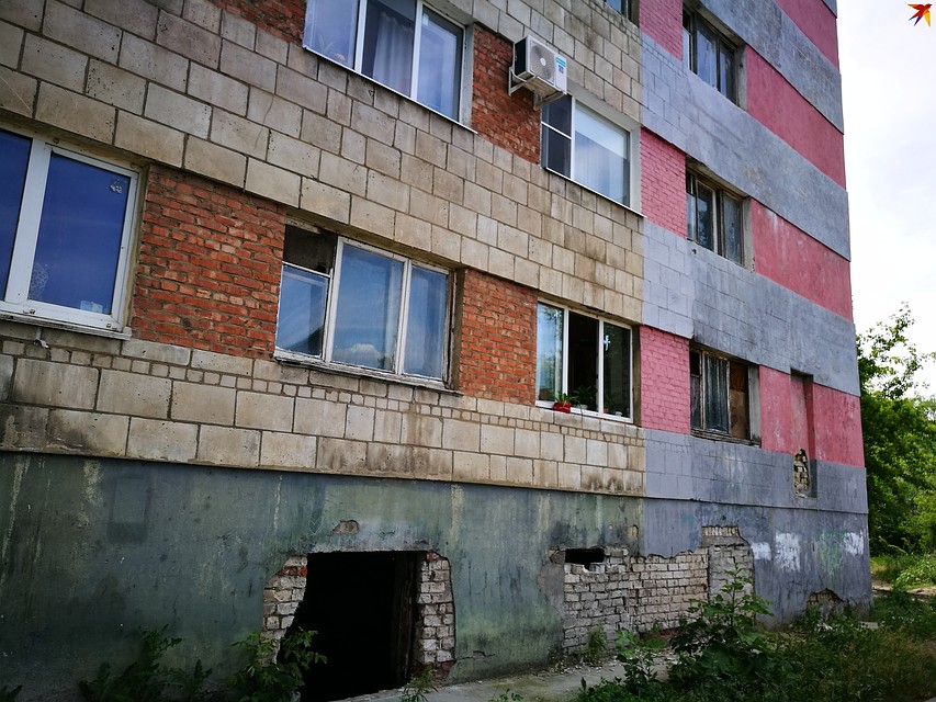 А это вход в подвал. Фото: Инна ШЕРЕМЕТЬЕВА