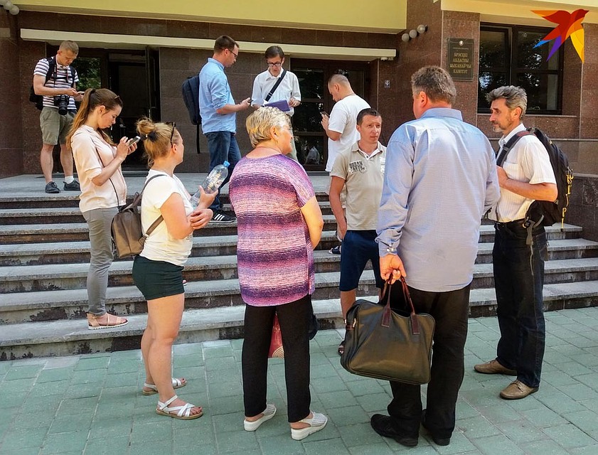 Встреча с председателем облисполкома продолжалась почти три часа. Активисты добивались ее полтора года. Фото: Оксана БРОВАЧ