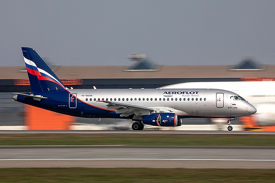 Сгоревший самолет Sukhoi Superjet-100 с бортовым номером RA-89098 авиакомпании "Аэрофлот". Фото: Марина Лысцева/ТАСС
