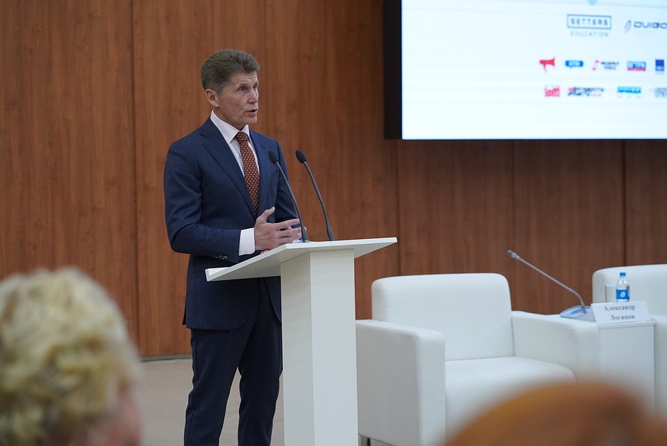 Олег Кожемяко отметил информационный прорыв в жизни общества. Фото: Сергей ТАРАСОВ
